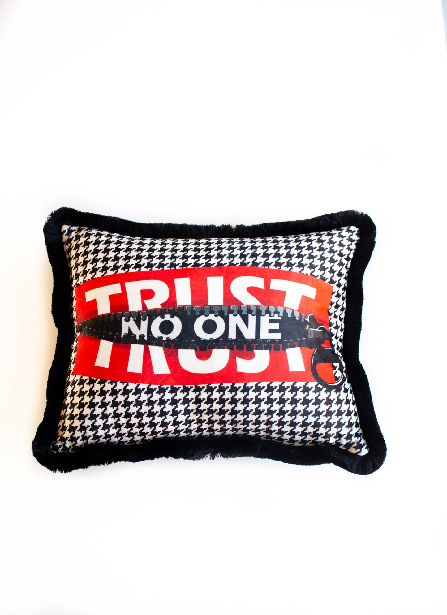 Trust No One Yastık - KIRLENT K282